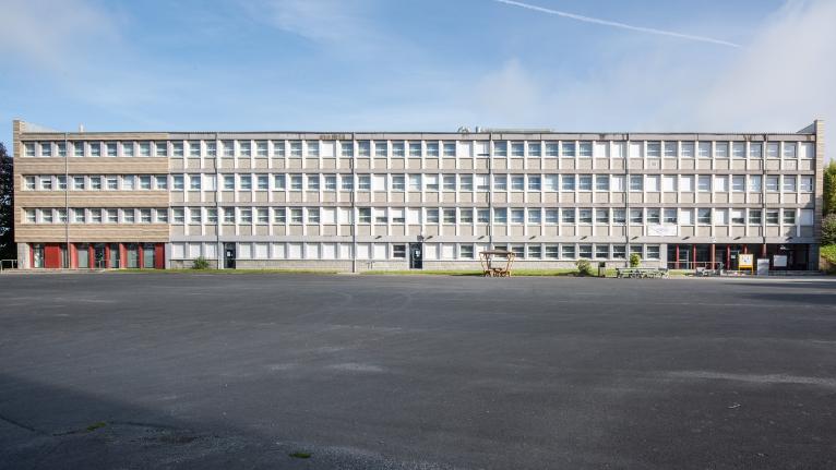 L'externat et les ateliers du lycée Paul Sérusier, avenue Waldkappel (Carhaix-Plouguer)