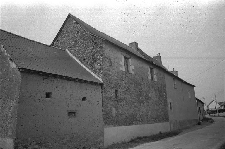 Ferme (ancien presbytère ?), 15 rue du Stade, la Planche (Noyal-sur-Vilaine)