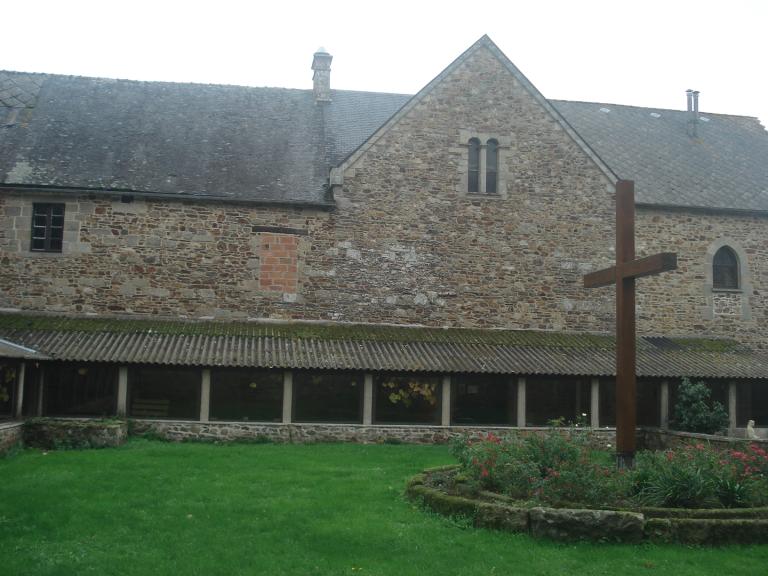 Cloître de l'abbaye de Boquen (Plénée-Jugon)