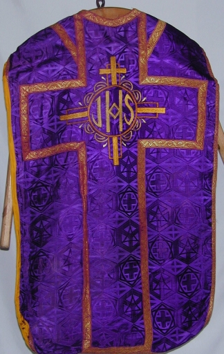 Ornement violet 2 : chasuble