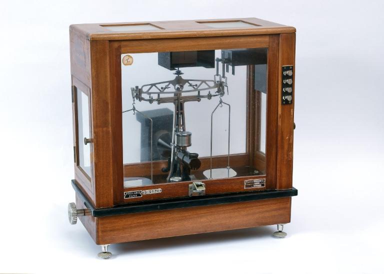 Les collections pédagogiques d'instruments scientifiques de la Cité scolaire de l'Harteloire, 1, rue Bertrand-du-Guesclin (Brest)