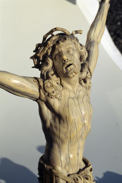Croix d'autel (?) : Christ en croix (1), église paroissiale Saint-Saturnin (Sarzeau)