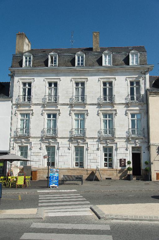Immeuble, 8 place Gambetta (Vannes)