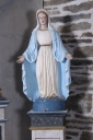 Statue de la Vierge sur un piédestal, la Madeleine (Pluméliau fusionnée en Pluméliau-Bieuzy en 2019)