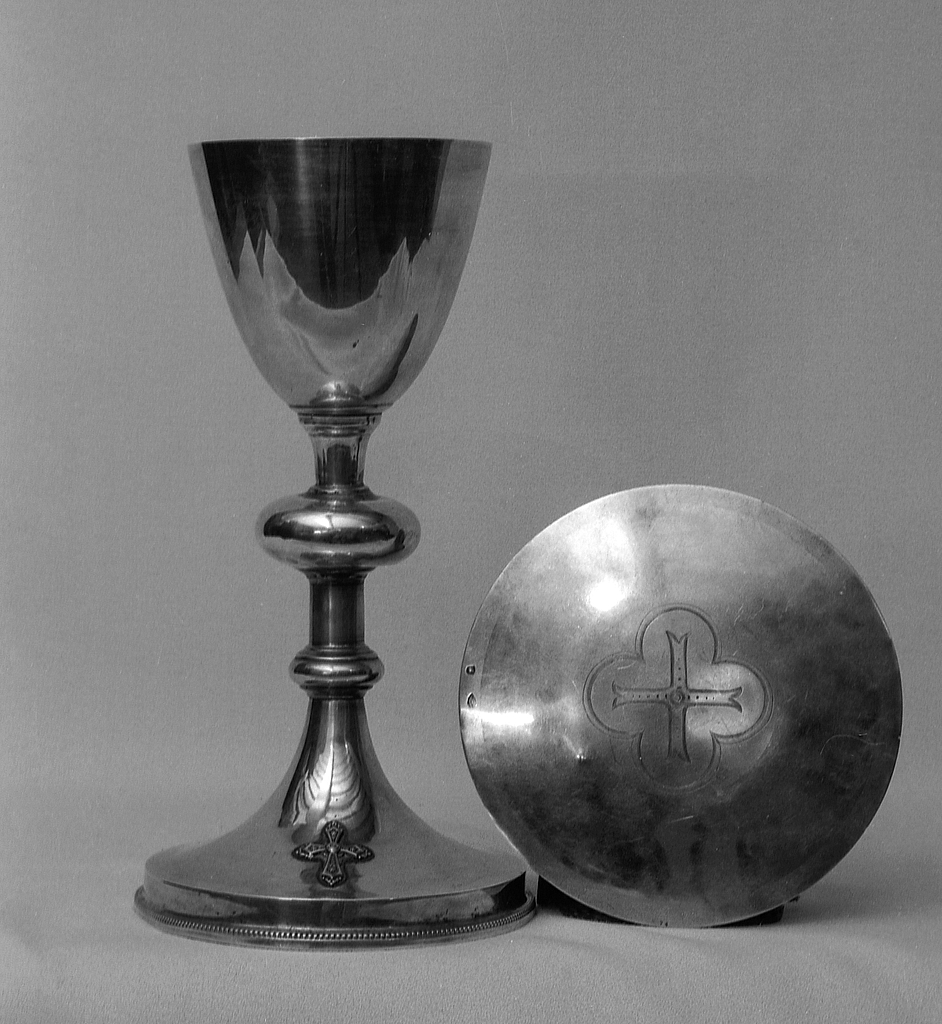 Calice, patène (2), église paroissiale Notre-Dame (Malansac)