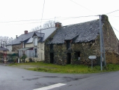 Alignement de trois maisons, le Bas Breil (Pipriac)