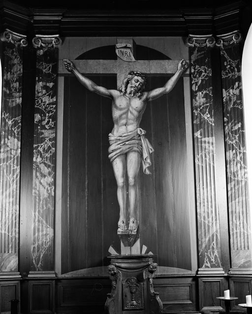 Lambris de hauteur, peinture : Christ en croix, les évangélistes, église Sainte-Croix (La Croix-Helléan)