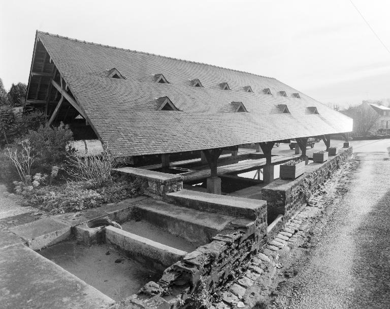 Fontaine, lavoir, rue des Lavoirs (Guidel)