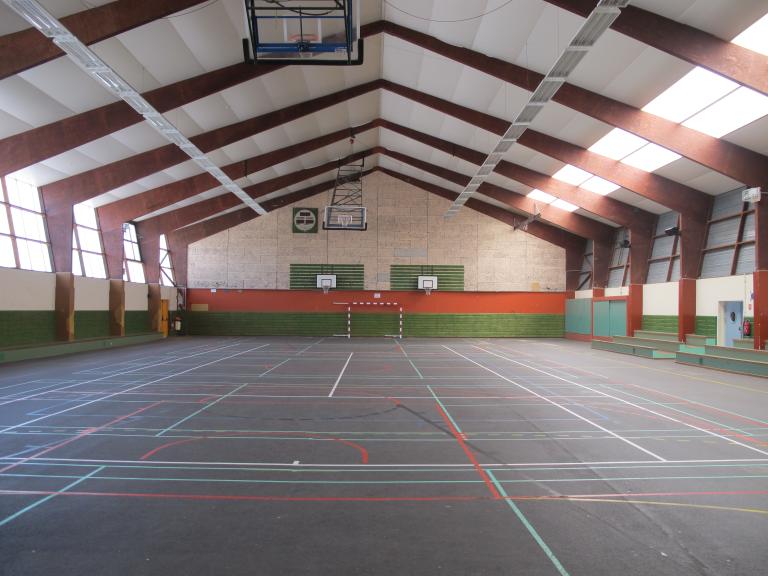 Complexe sportif, place du chanoine Delalande (Etrelles)