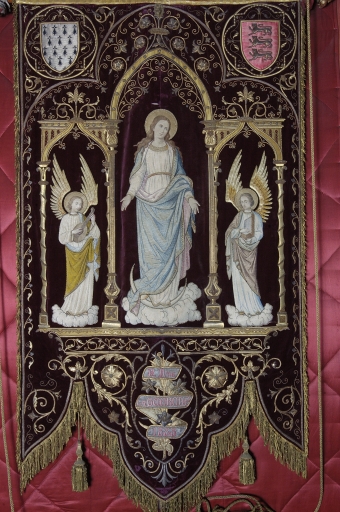 Bannière de procession : Immaculée Conception / saint Sébastien, basilique Notre-Dame-de-La-Guerche (La Guerche-de-Bretagne)