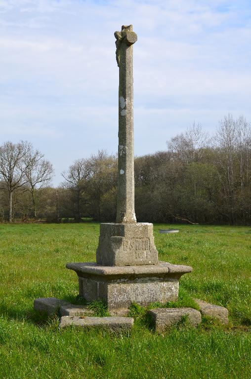 Croix de chemin de Kernévez (Ploubezre)