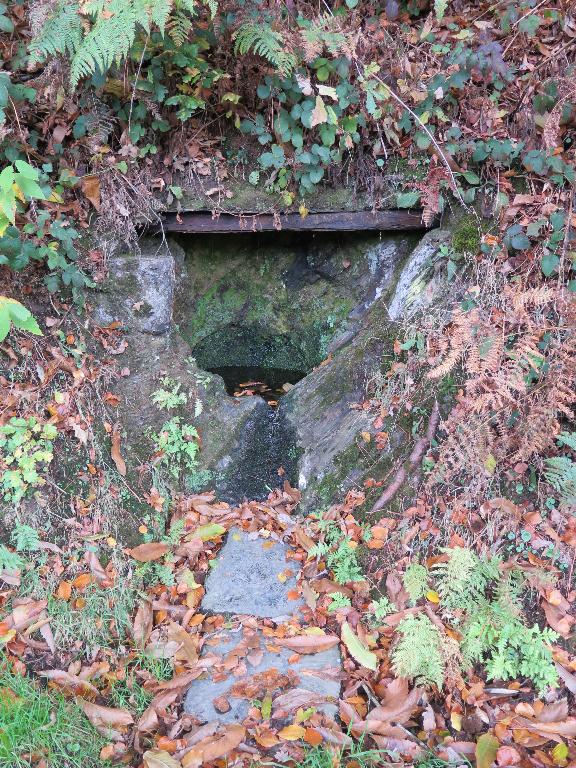 Fontaine à l'écluse du Roch