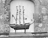 Ex-voto, maquette, dit stereden vor, chapelle de Langroas, de Sainte-Croix, Notre-Dame-de-Pitié, Notre-Dame-des-Sept-Douleurs (Cléden-Cap-Sizun)