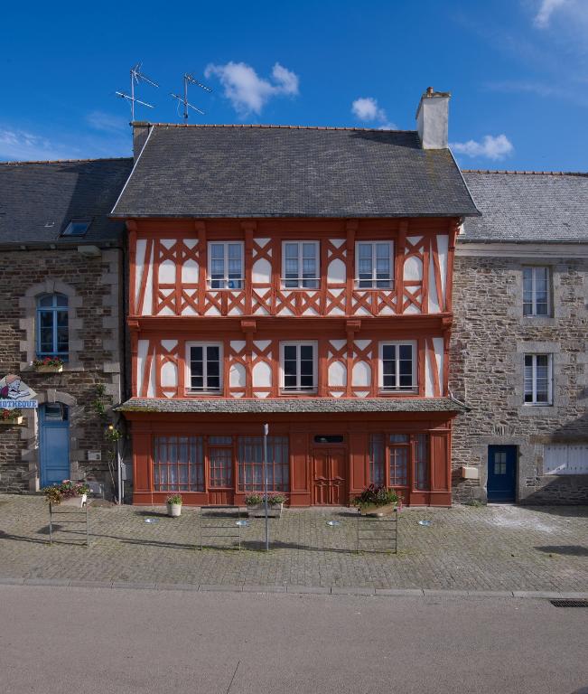 Maison, 8 place du Martray (La Roche-Derrien fusionnée en La Roche-Jaudy en 2019)