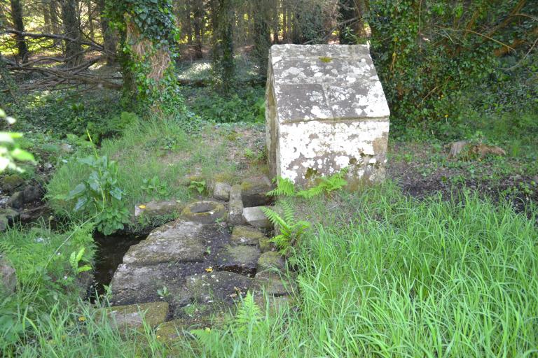 Fontaine de dévotion Saint-Budoc, Lesvigan (Beuzec-Cap-Sizun)