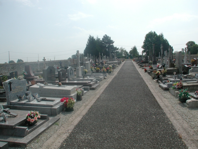 Cimetière, R.N. 175 (Romazy)