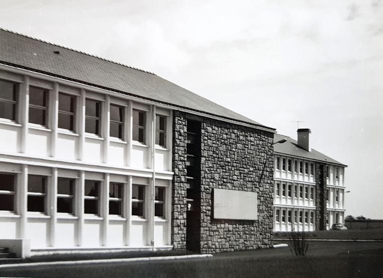 La décoration au titre du 1% du lycée professionnel Bertrand Duguesclin (Brec'h)
