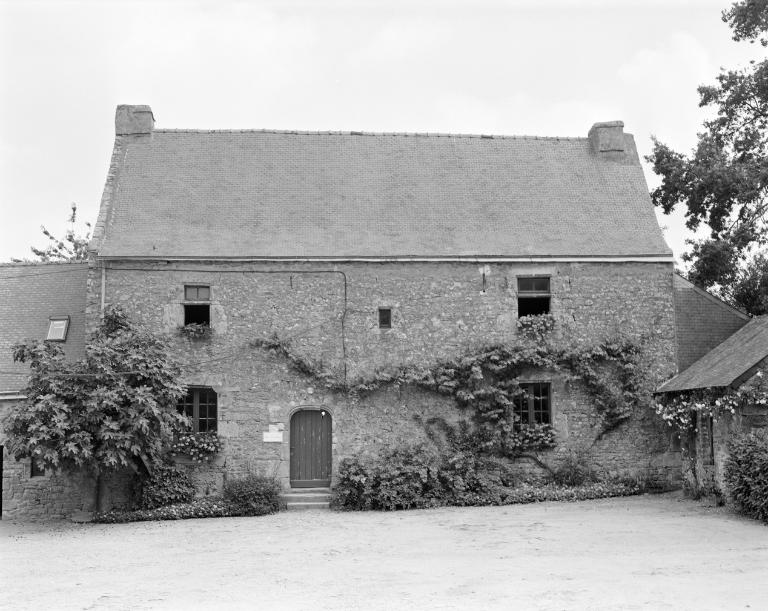 Manoir, Perenno (Theix fusionnée en Theix-Noyalo en 2016)