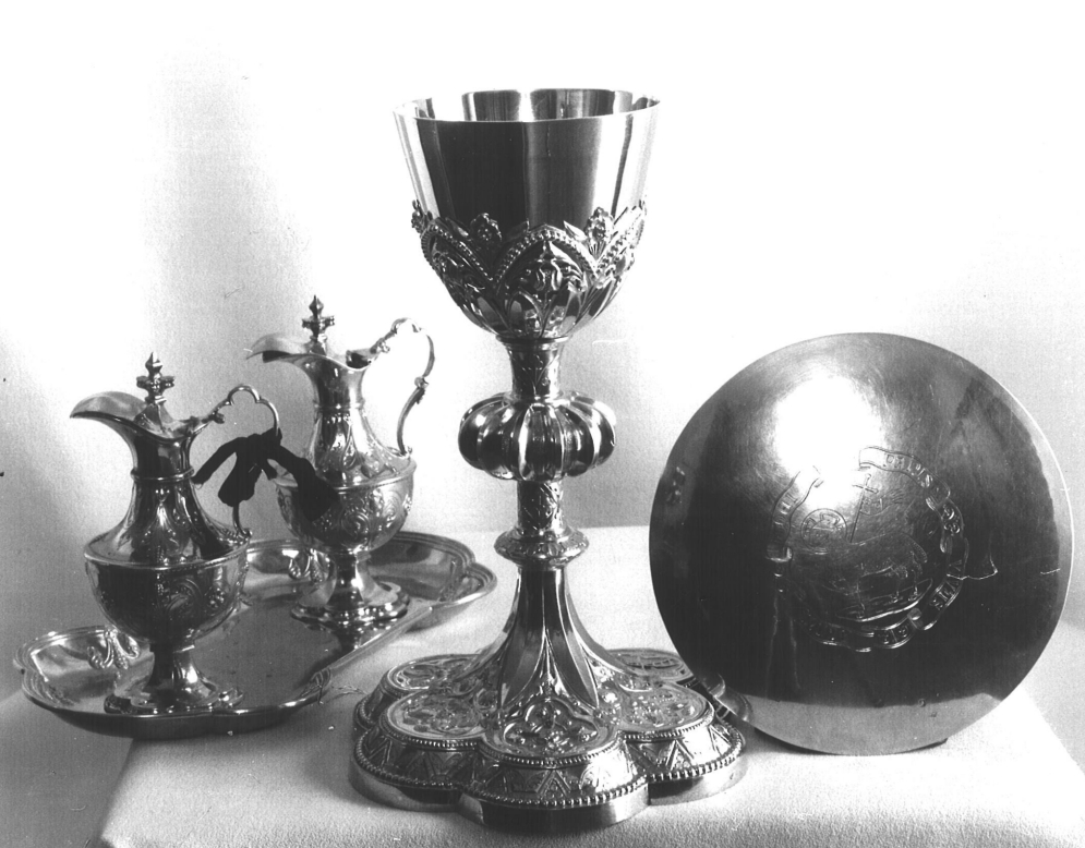 Calice, patène, burettes (2), plateau (chapelle), église paroissiale Notre-Dame (Colpo)