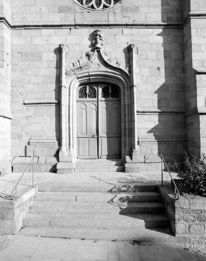 Église paroissiale Saint-Martin, place de l'Hotel de Ville/Charles de Gaulle (Louvigné-du-Désert)