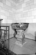 Fonts baptismaux (cuve baptismale à infusion), église paroissiale Saint-Donatien et Saint-Rogatien (Poligné)