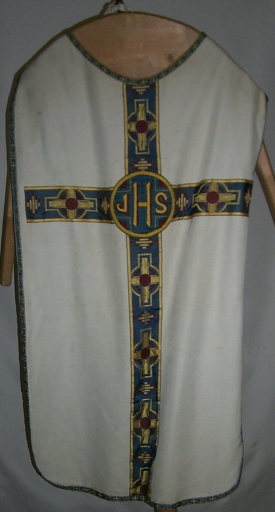 Ornement blanc 1 : chasuble, bourse de corporal, étole, voile de calice