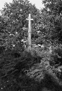 Croix de chemin, 500 m sud de Locoal (Plouguernével)