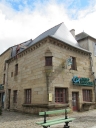 Maison, place du Monument (Bazouges-la-Pérouse)