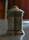 Ampoule aux saintes huiles, presbytère (Yffiniac)