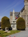 Monument aux morts des guerres 1914-1918 et 1939-1945, place Nominoë (Bains-sur-Oust)