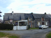 Alignement de maisons, les Crochardais (Pipriac)