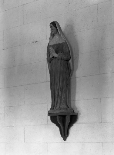 Statue : Sainte Elisabeth, chapelle Sainte-Thérèse (Spézet)