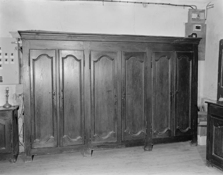 Armoire de sacristie, église paroissiale Saint-Symphorien (Surzur)