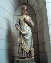 Statue sur culot : Sainte Germaine Cousin