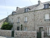 Ancienne ferme, 27 Grande Rue ; 1 rue du Plessis (Bains-sur-Oust)