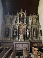 Ensemble de l'autel secondaire nord : autel, retable, tabernacle, gradin d'autel, église Saint-Pierre (Lanouée fusionnée en Forges de Lanouée en 2019)