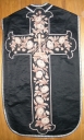 Ornement noir 1 : chasuble et manipule