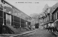 Halle, Mairie, place du Souvenir (Bécherel)