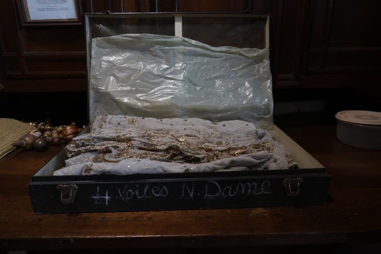 Ensemble de trois voiles de statue, basilique Notre-Dame-d'Espérance (Saint-Brieuc)