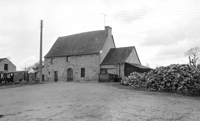 Maison, le Rocher Jean (Saint-Étienne-en-Coglès fusionnée en Maen Roch en 2017)