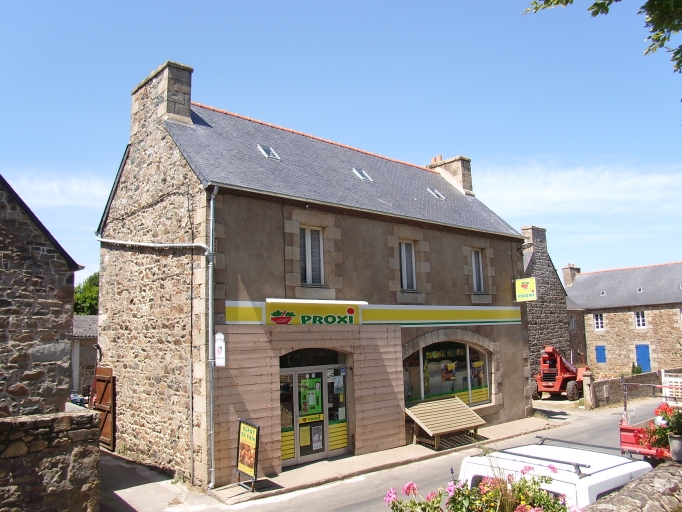Maison, actuellement magasin de commerce, 47 rue Saint Gonéry (Plougrescant)