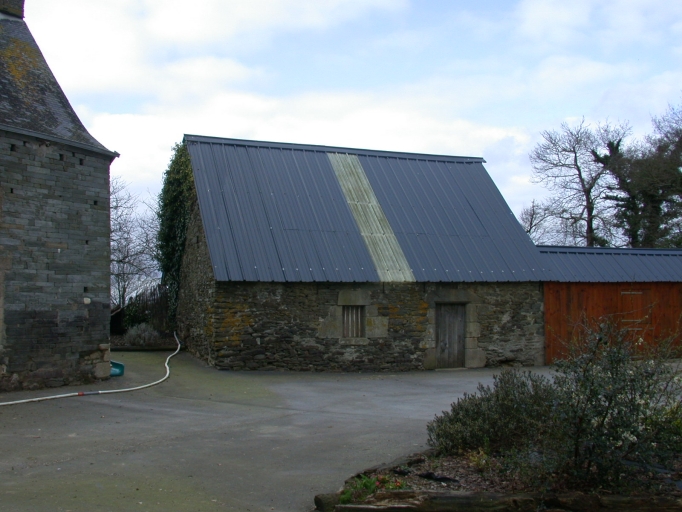 Ferme, à l'est de Kerleüiné (Pluméliau fusionnée en Pluméliau-Bieuzy en 2019)