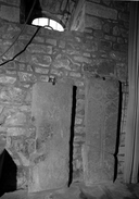 Pierre tombale, église paroissiale Saint-Pierre, Saint-Paul (Caulnes)