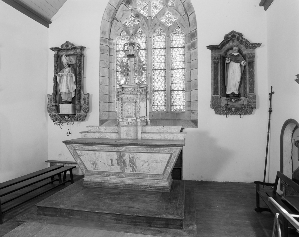 Autel, 2 gradins d'autel, tabernacle, exposition (maître-autel), chapelle Saint-Servais (Pont-Scorff)