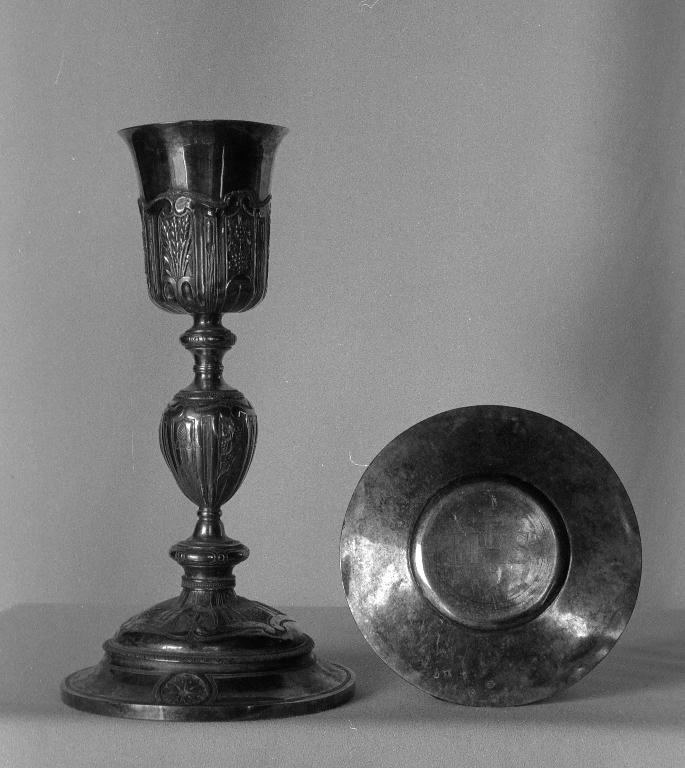 Calice, patène (1), église paroissiale Saint-Barnabé (Langoëlan)