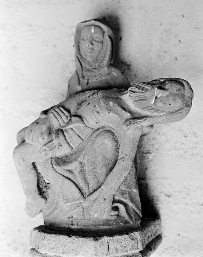 Ensemble de trois statues : Vierge de Pitié, sainte Marie Madeleine, sainte femme, église paroissiale Saint-Pérec (Lopérec)