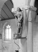 Statue (grandeur nature) : saint Michel terrassant le dragon, église Saint-Pierre et Saint-Paul (Langonnet)