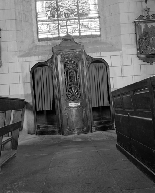 Confessionnal (2), église paroissiale Saint-Gildas (Auray)