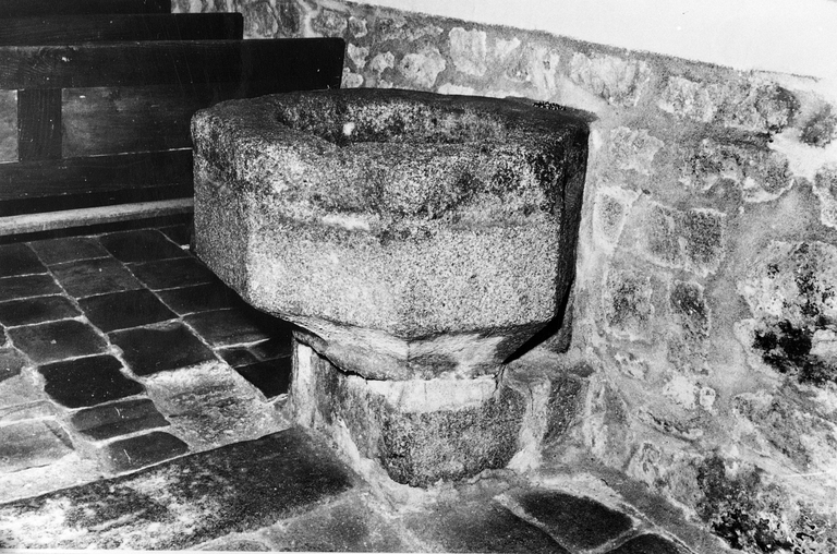 Bénitier n°1, Église prieurale Saint-Sauveur (Saint-Sauveur-des-Landes)