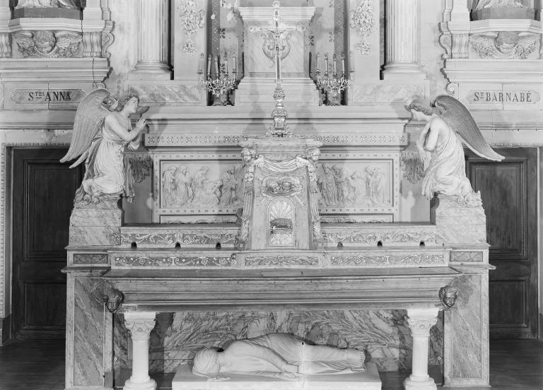 Autel, tabernacle, statues (2), gradins d'autel (2), prédelle (maître-autel, autel tombeau, figure d'ornement), église paroissiale Sainte-Cécile (Theix fusionnée en Theix-Noyalo en 2016)